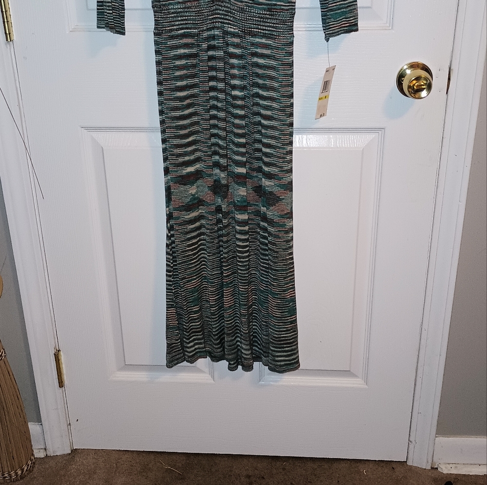 Dress - Picture 4 of 5